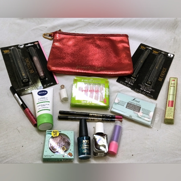 Nwt Kendall And Kylie Makeup Bag With New Makeup - Picture 1 of 7